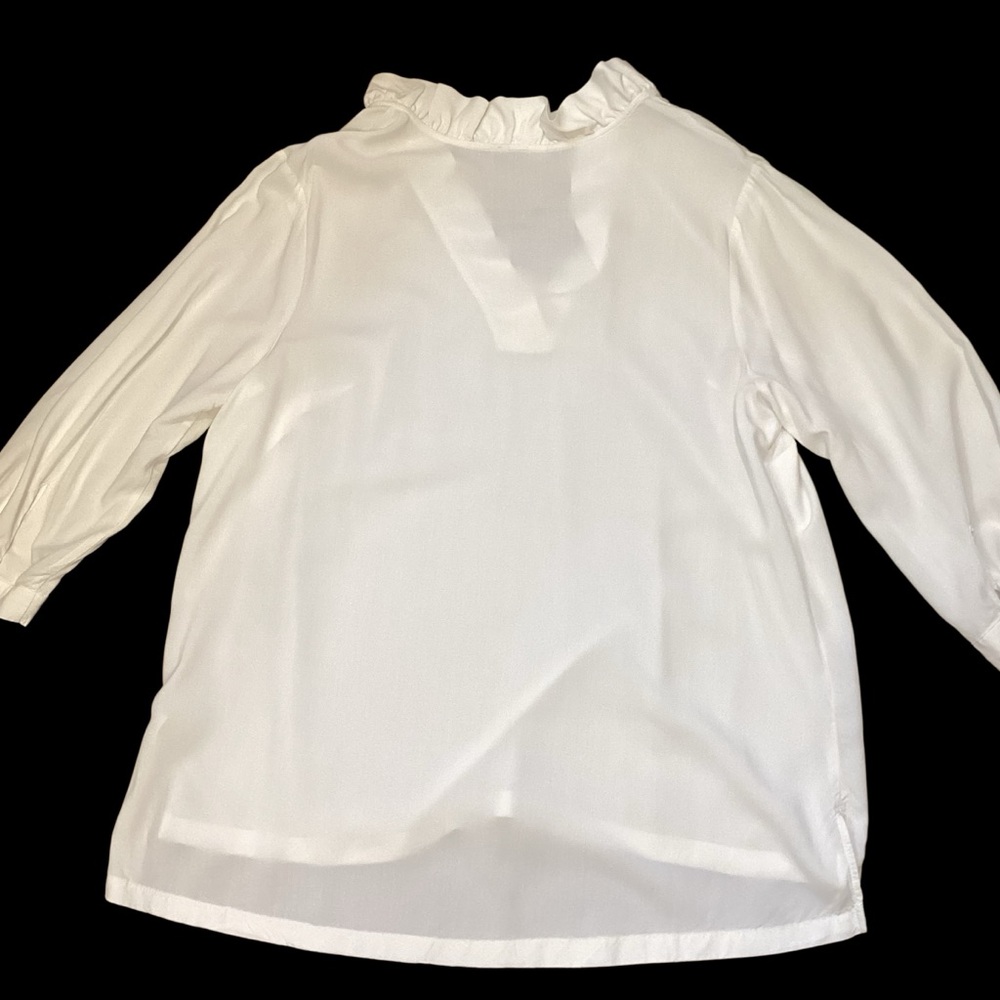 Crown & Ivy Curvy White Ruffle V Neck Popover Blouse 3/4 Sleeve Size 1X - Picture 7 of 9